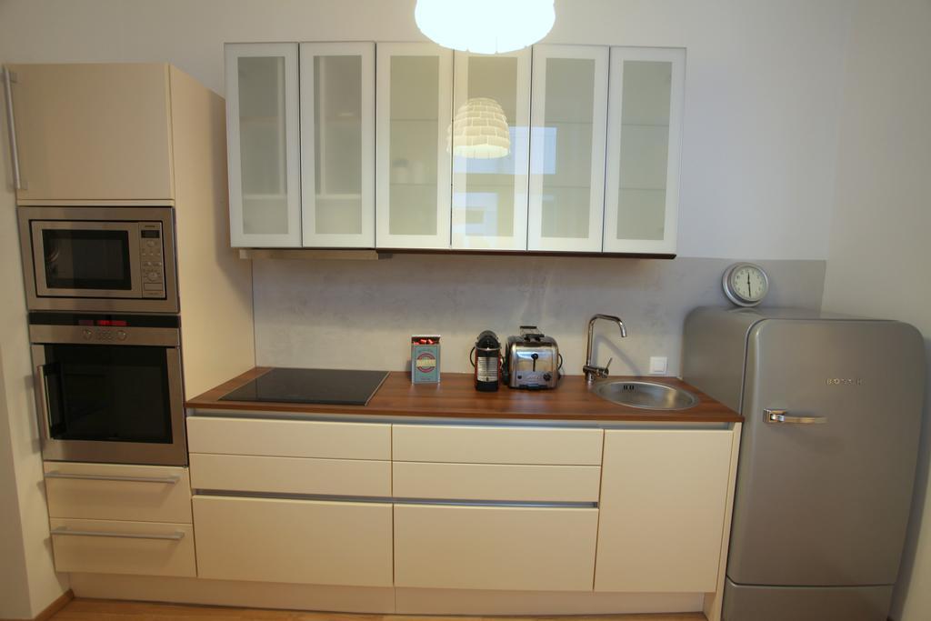 Moderne Stadtwohnung Mit Balkon ウィーン 部屋 写真