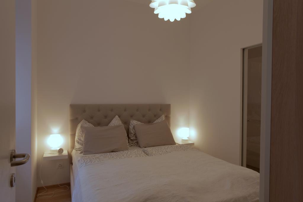 Moderne Stadtwohnung Mit Balkon ウィーン 部屋 写真