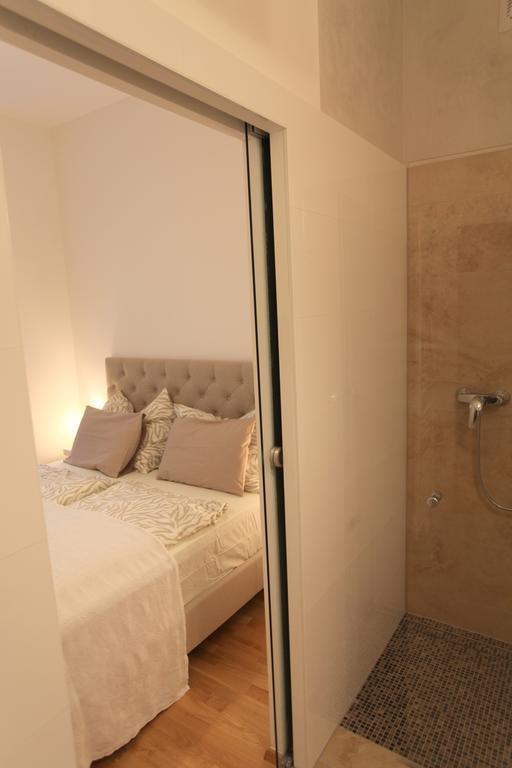 Moderne Stadtwohnung Mit Balkon ウィーン 部屋 写真