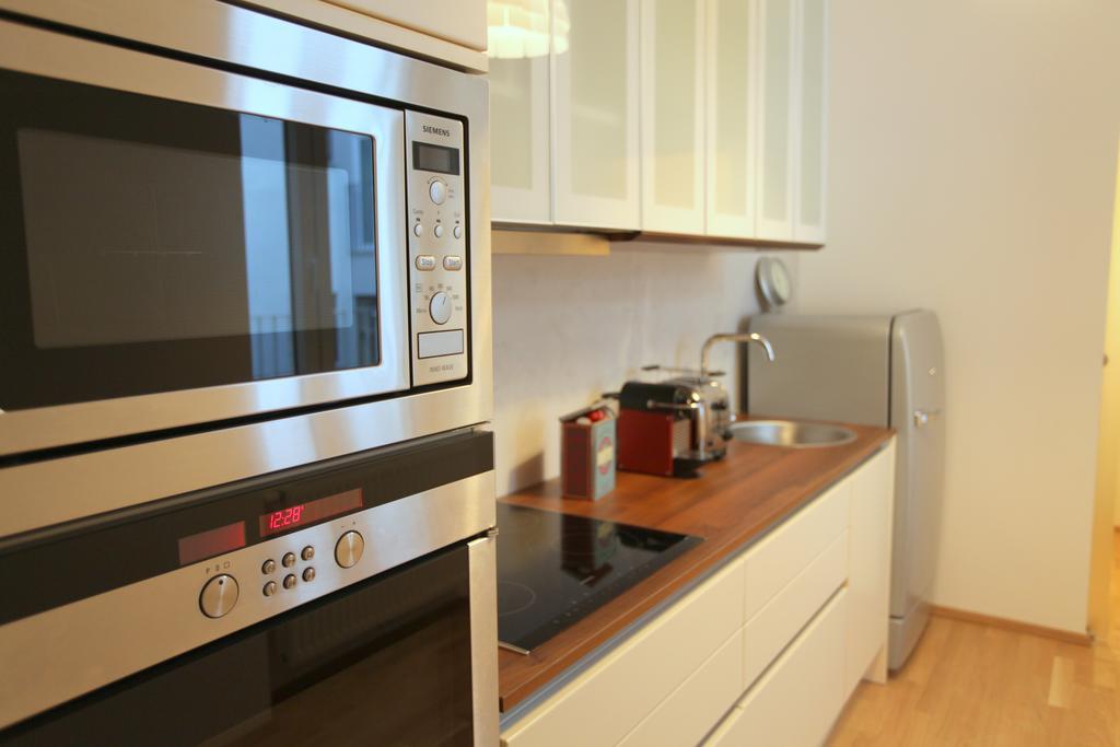 Moderne Stadtwohnung Mit Balkon ウィーン 部屋 写真